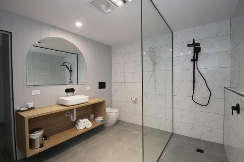 Waterfront Apartments image 34